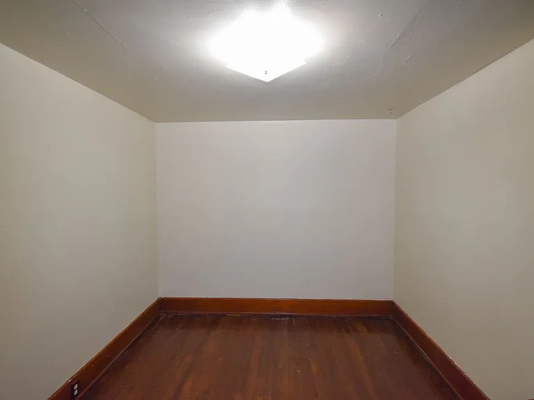 203-205 S Summit St — Photo 11