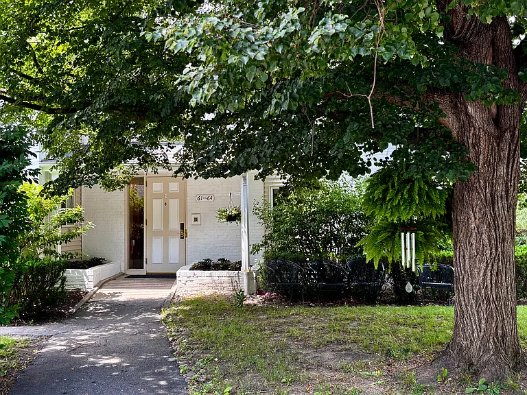 63 Bennett Cmn #63 — Photo 4