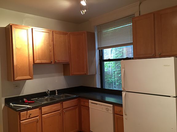 BIG MAPLE CABINET KITCHEN, GRANITE COLORED COUNTERS, NEW STAINLESS STEEL APPLIANCES ORDERED