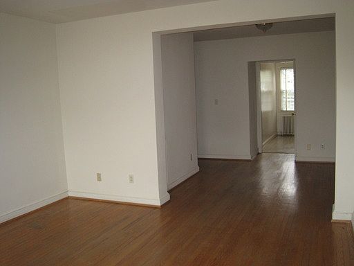 2nd image of 215 E Glendale Ave APT 4