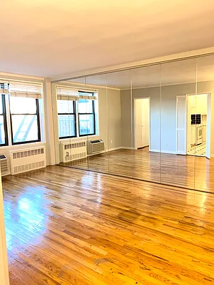 Rented by Chana Ofek, LREB | media 10