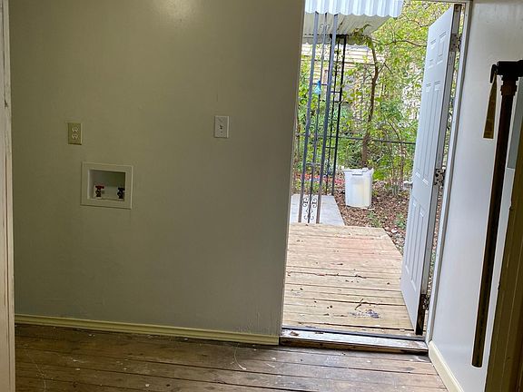 4th image of 3212 Alabama St
