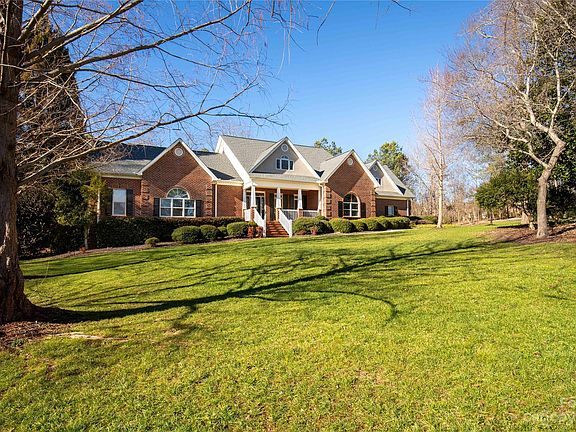 2nd image of 2989 Ellington Dr