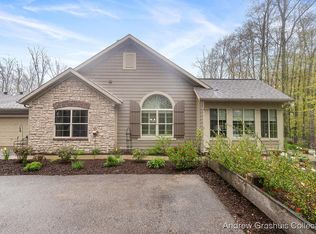 1033 Bridge Crest Dr SE, Ada, MI 49301