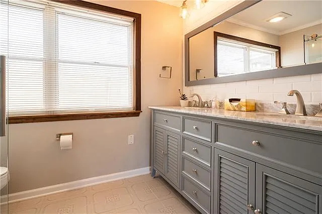 8502 Edinburgh St — Photo 12