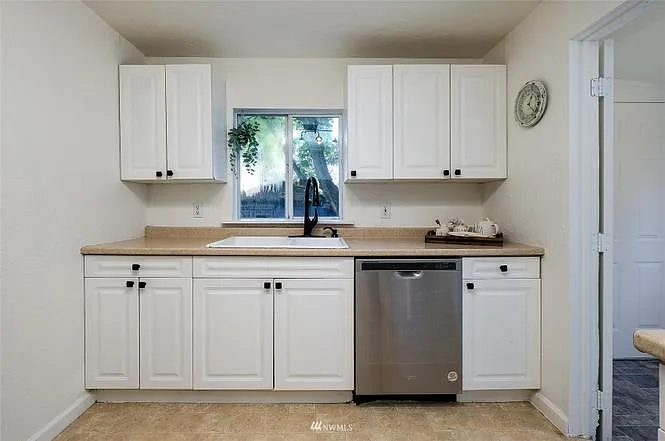 3 bed, 1008 sqft, $2,350 — Photo 4