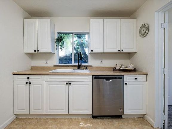 4th image of 3211 Trenton Ave