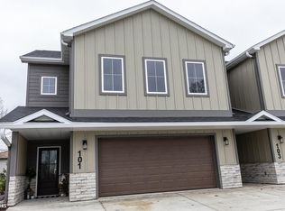 101 Stonebrook Ct, Clear Lake, IA 50428