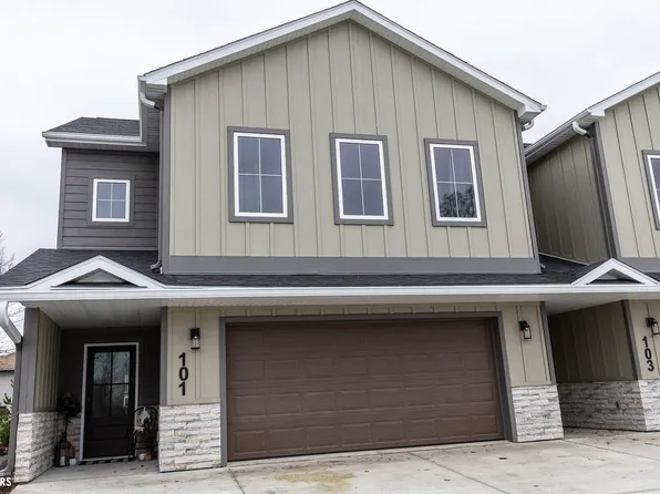 101 Stonebrook Ct, Clear Lake, IA 50428