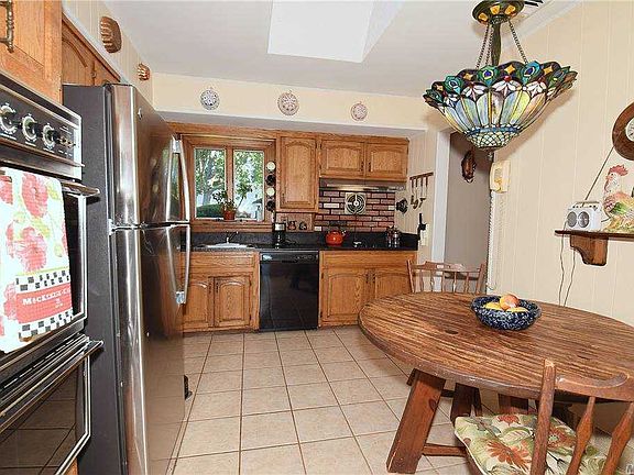 2nd image of 12 Ellsworth Pl