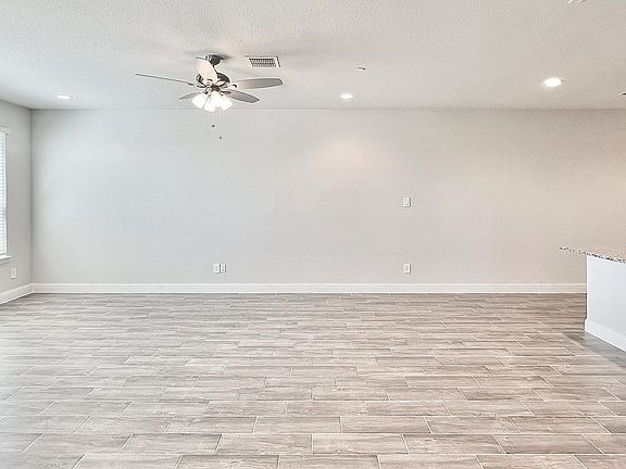 3rd image of 618 Sandiford Ct