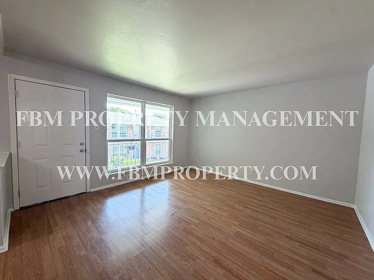 518 N Rogers St #202 — Photo 10