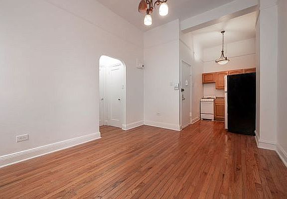 2nd image of 135 W 115th St APT 1A
