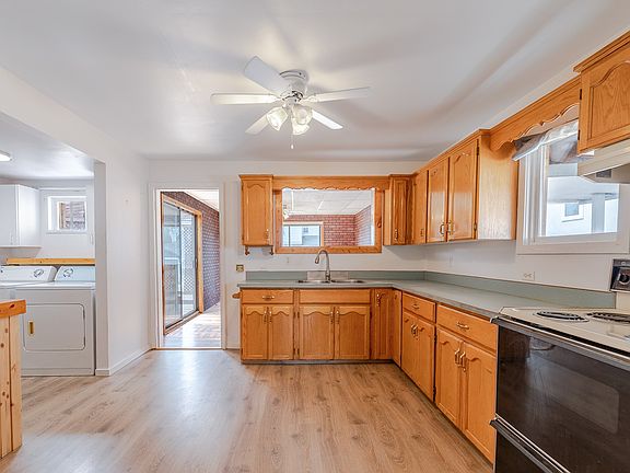 3rd image of 553 Papineau St