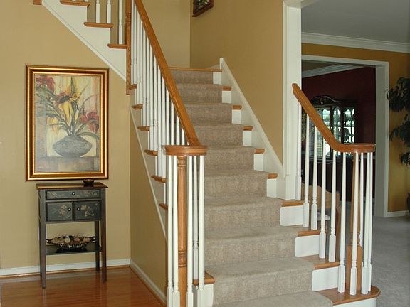 Neutral & Inviting Foyer