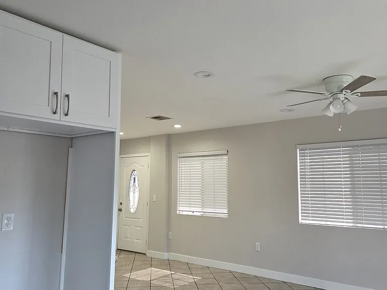 751 S Arizona Ave — Photo 4