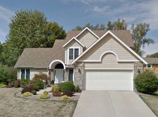 1503 Sweetbriar Dr, Bloomington, IL 61701