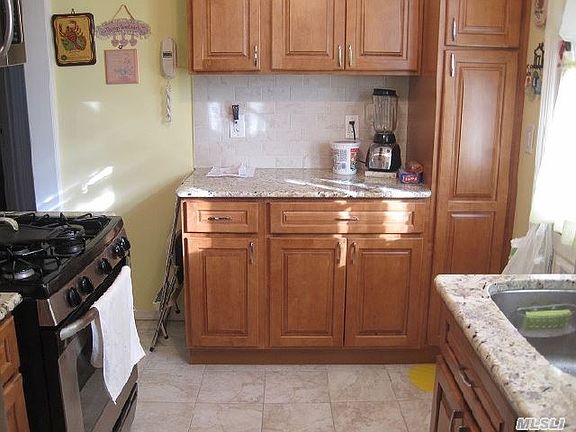 4th image of 83-03 259th St