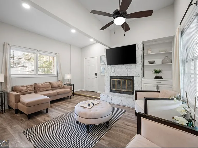 3175 Westwood Dr — Photo 16
