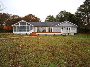 535 Roland Rd, Kilmarnock, VA 22482