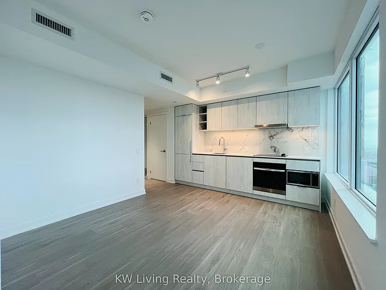 8 Wellesley St E #5012 — Photo 4