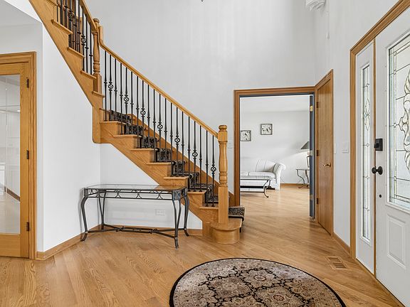 2nd image of 824 Kent Cir