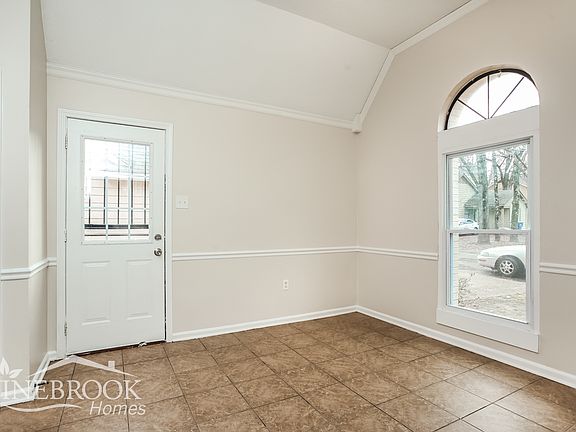4th image of 3490 Newberry Ln E