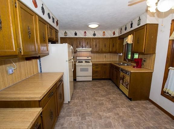 3rd image of 51922 Jenny Ln