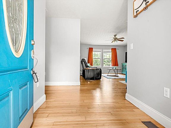 3rd image of 94 Stone Ridge Ct