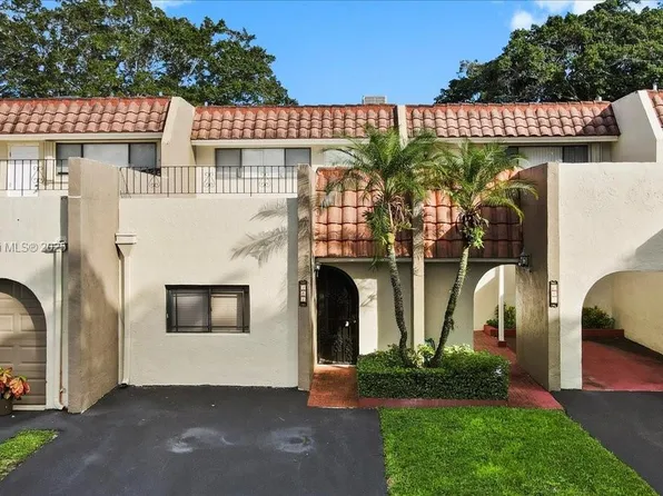 281 Jacaranda Dr #13, Fort Lauderdale, FL 33324