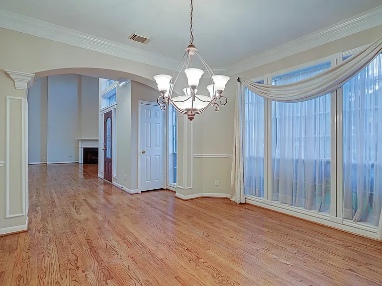 5365 Lampasas St — Photo 14