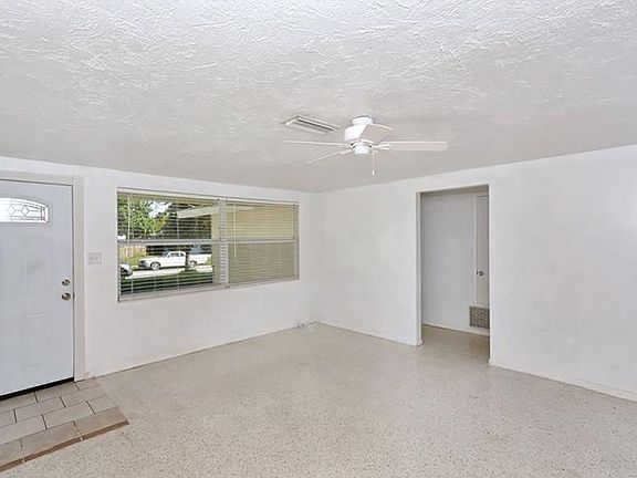 4th image of 6812 Half Moon Dr