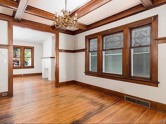 5th image of 135 Park St