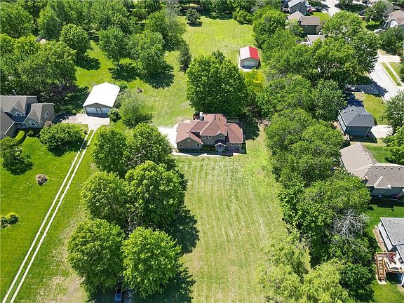2nd image of 902 Allendale Lake Rd