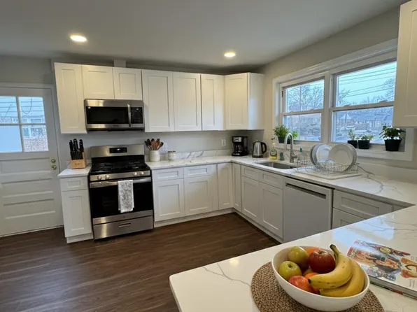 121 Jasper Pl, Alexandria, VA 22304