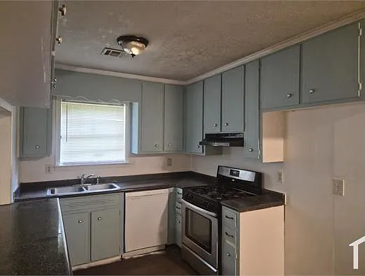 1538 Midway St — Photo 1