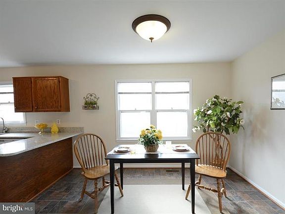 5th image of 2915 Lexington Ct