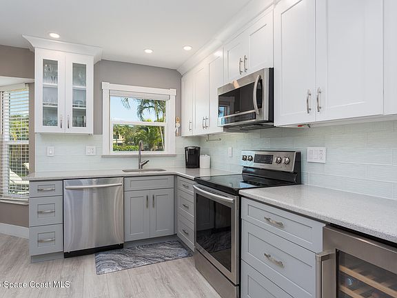 3rd image of 303 La Palma Ln