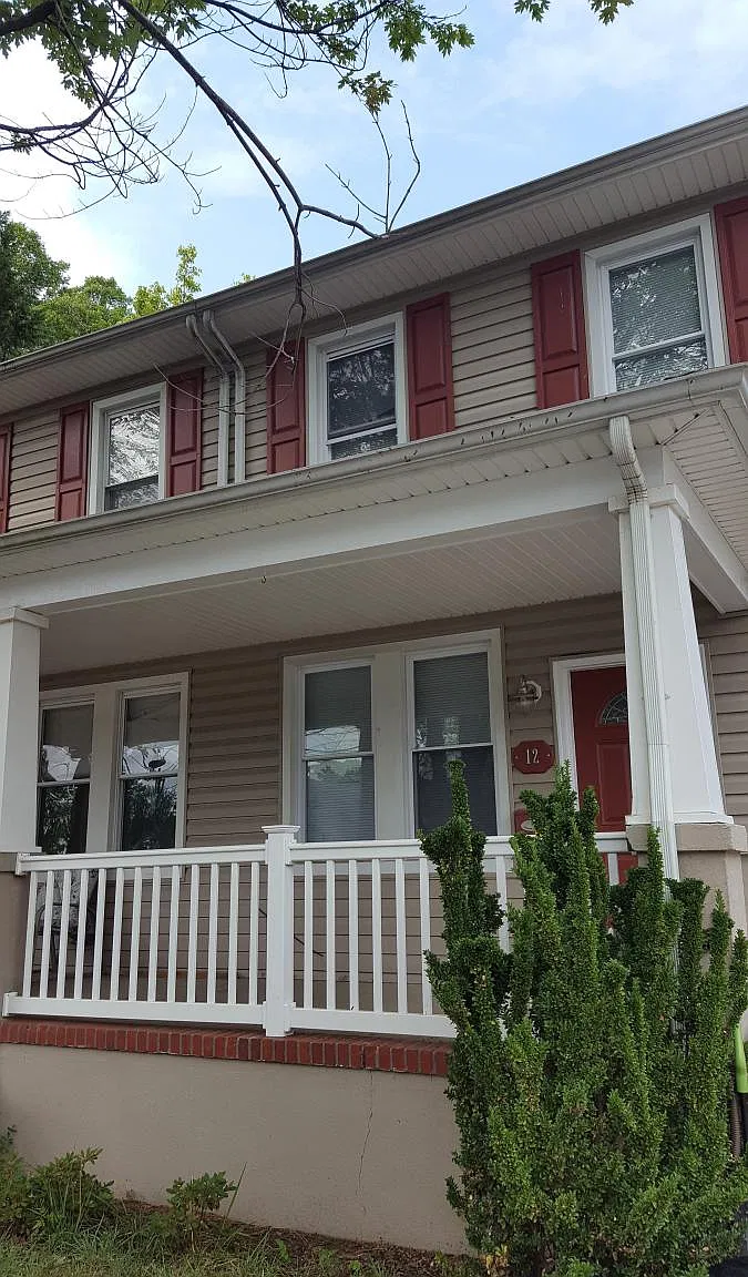3 bed, 2.5 bath, 2200 sqft, $2,800 — Photo 2