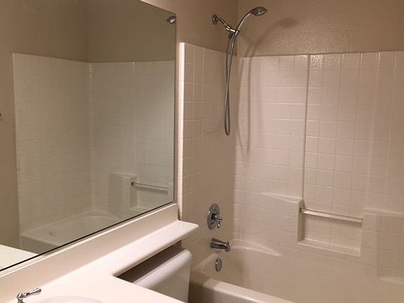 Bathroom w/Tub