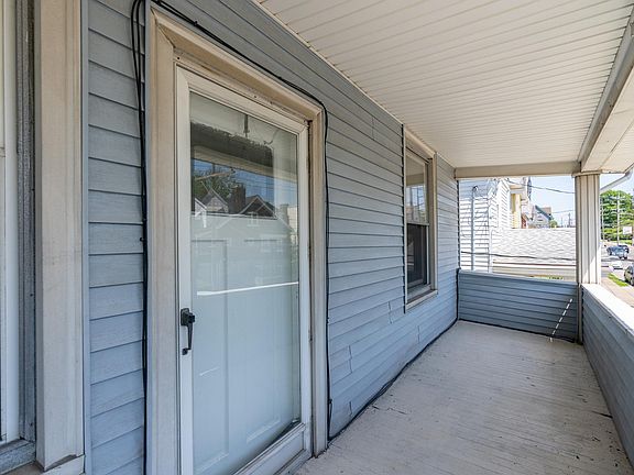 3rd image of 322 E Ross Ave #2