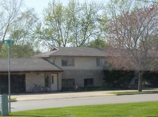 905 1st St APT 2, Grundy Center, IA 50638