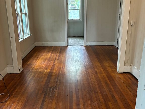 3rd image of 158 Main St APT 1