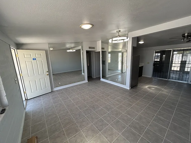 1849 W Waverly St — Photo 3