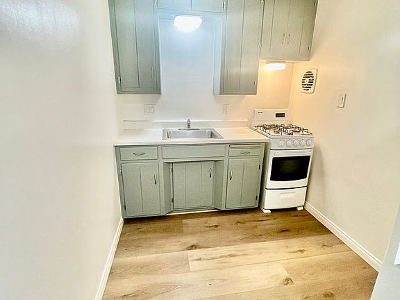 2nd image of 2952-2964 Fir St