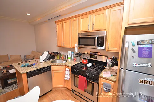 27 Lothrop St #6 Photo 1