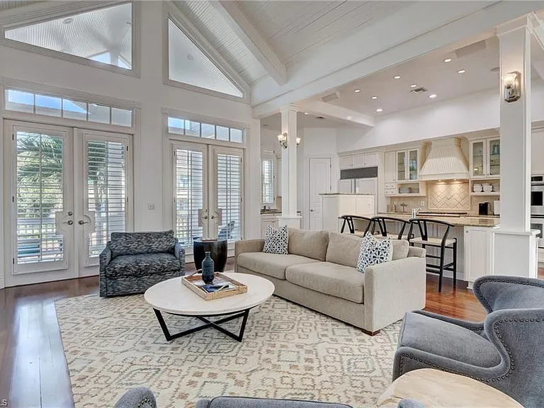 1551 Gulf Shore Blvd S — Photo 17