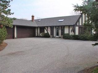 551 Som Center Rd, Mayfield Village, OH 44143