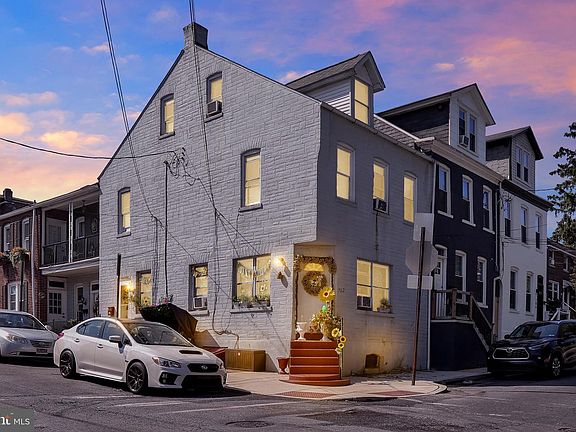 2nd image of 702 Poplar St
