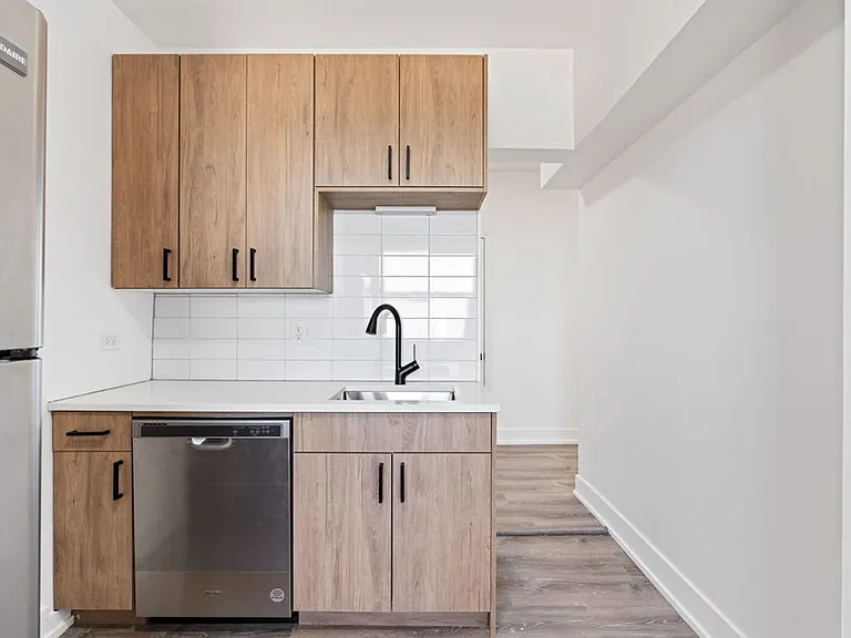 Granville Apartments — Photo 54